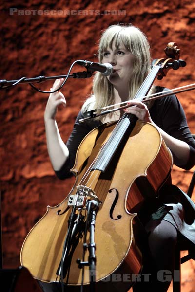 LINNEA OLSSON - 2010-09-28 - PARIS - Cafe de la Danse - 